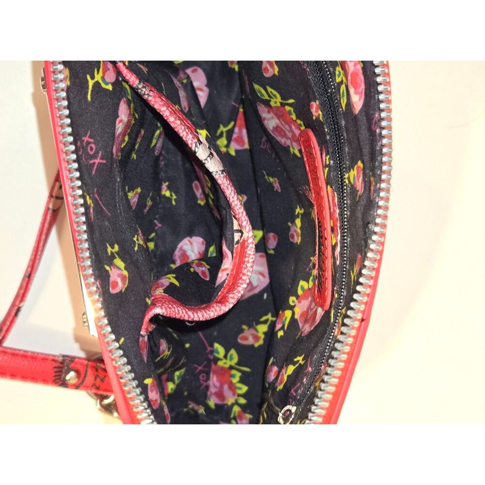 Betsey Johnson Lips & Lashes Women's Crossbody Bag | Red - Picture 9 of 10